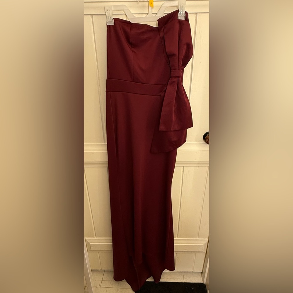 Elegant Burgundy Maxi Dress